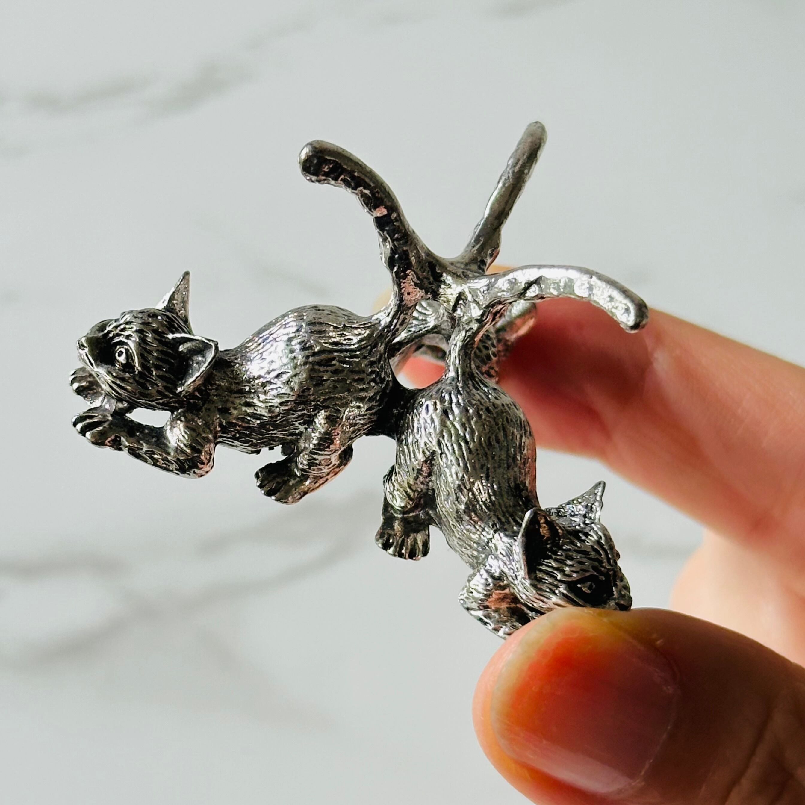 3匹の猫の台座（シルバー） | Mt.Sophia 天然石屋さん／マウントソフィア