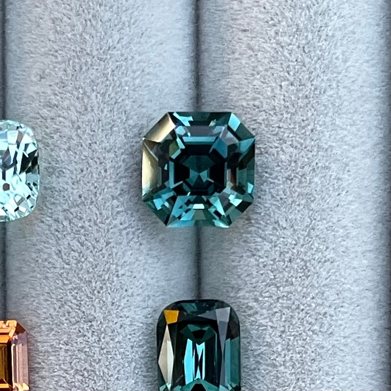 ティールカラートルマリン アッシャーカット7.6x7.6x5.8mm, 2.29ct ナミビア産