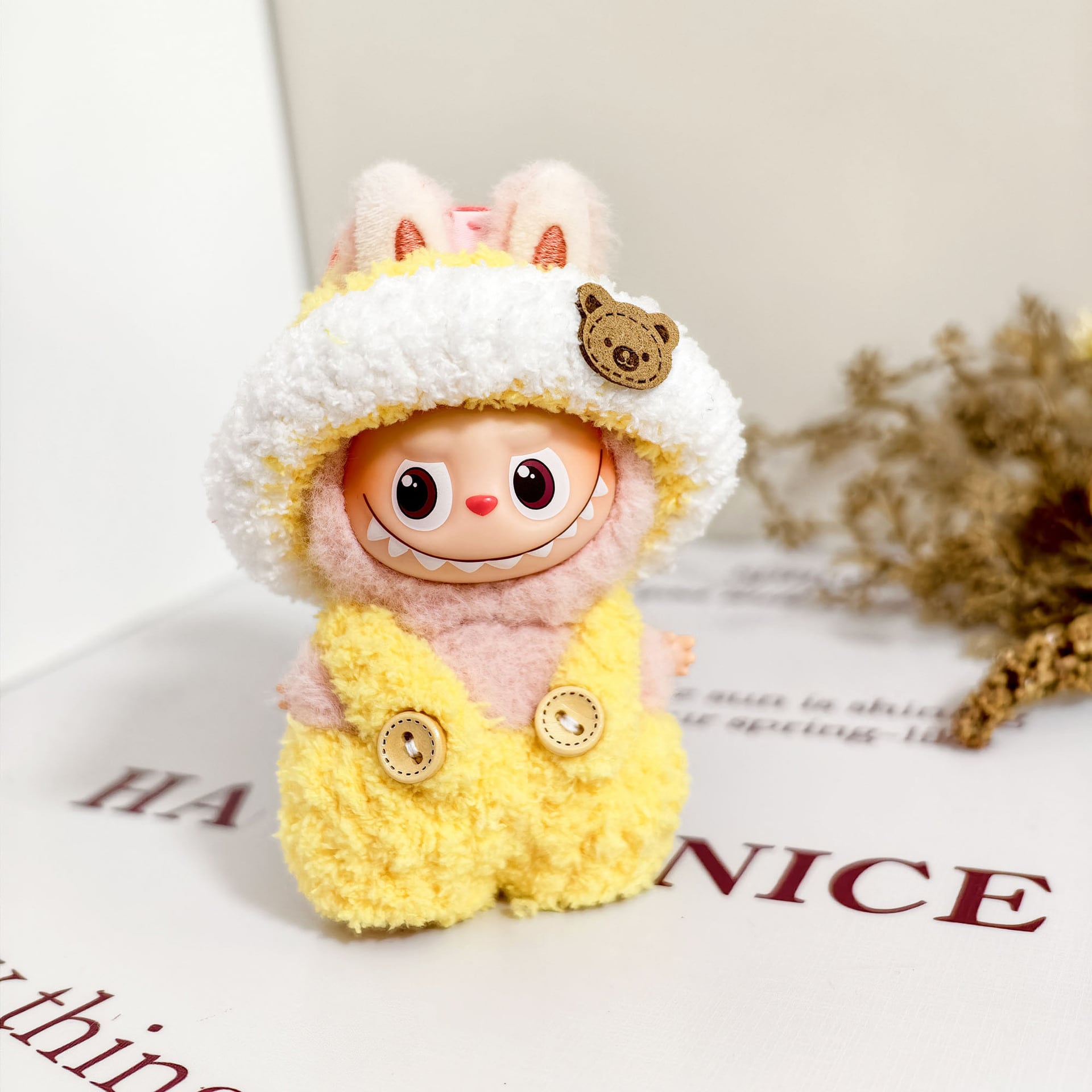 黄色のクマちゃんコーデ ラブブ 4.0 10cm用 キャップ&サロペットセット 可愛いスタイル こだわり仕様 Labubu クマ服 高品質 ドール衣装