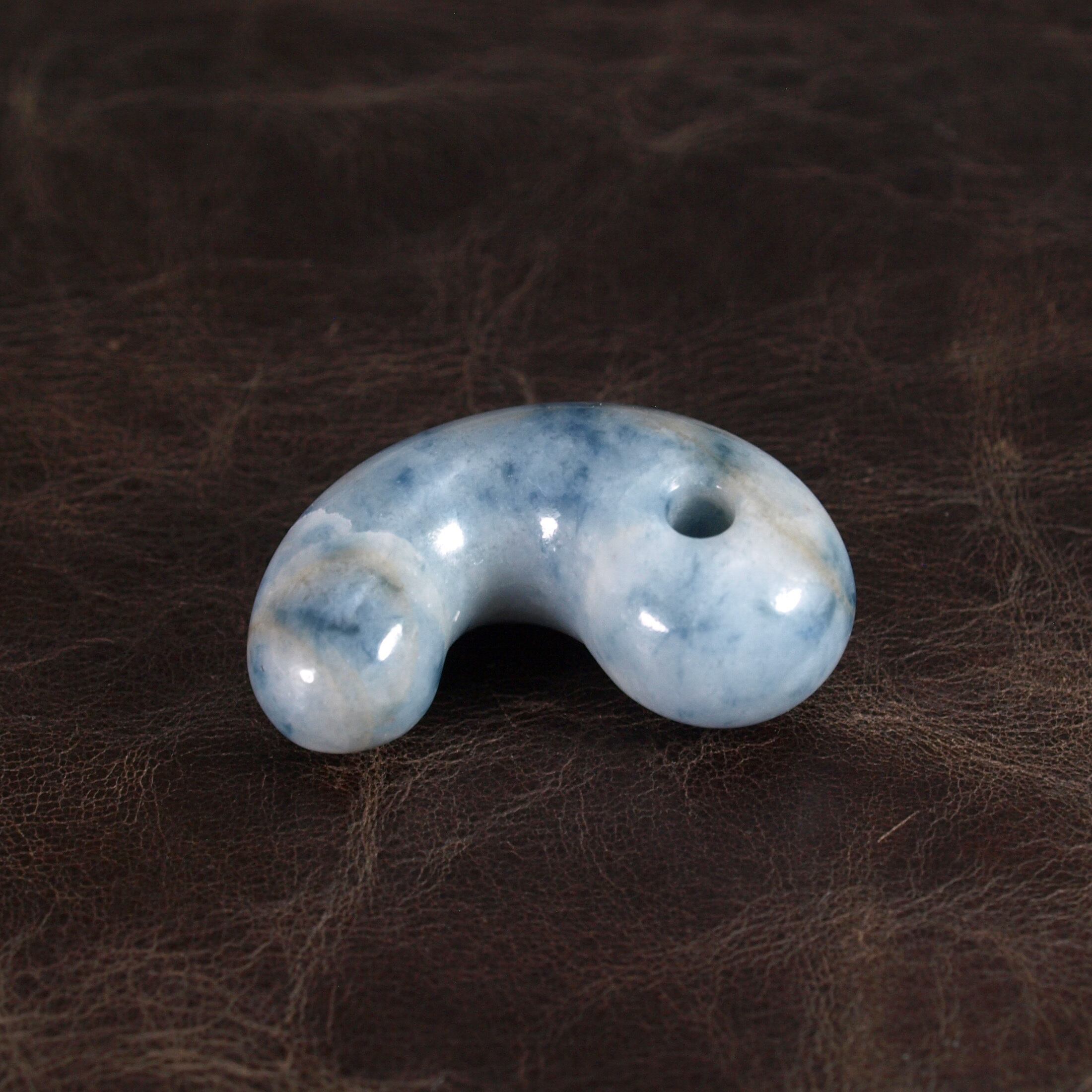 糸魚川翡翠 コン沢 青翡翠 勾玉 14.4g Itoigawa Blue Jadeite magatama