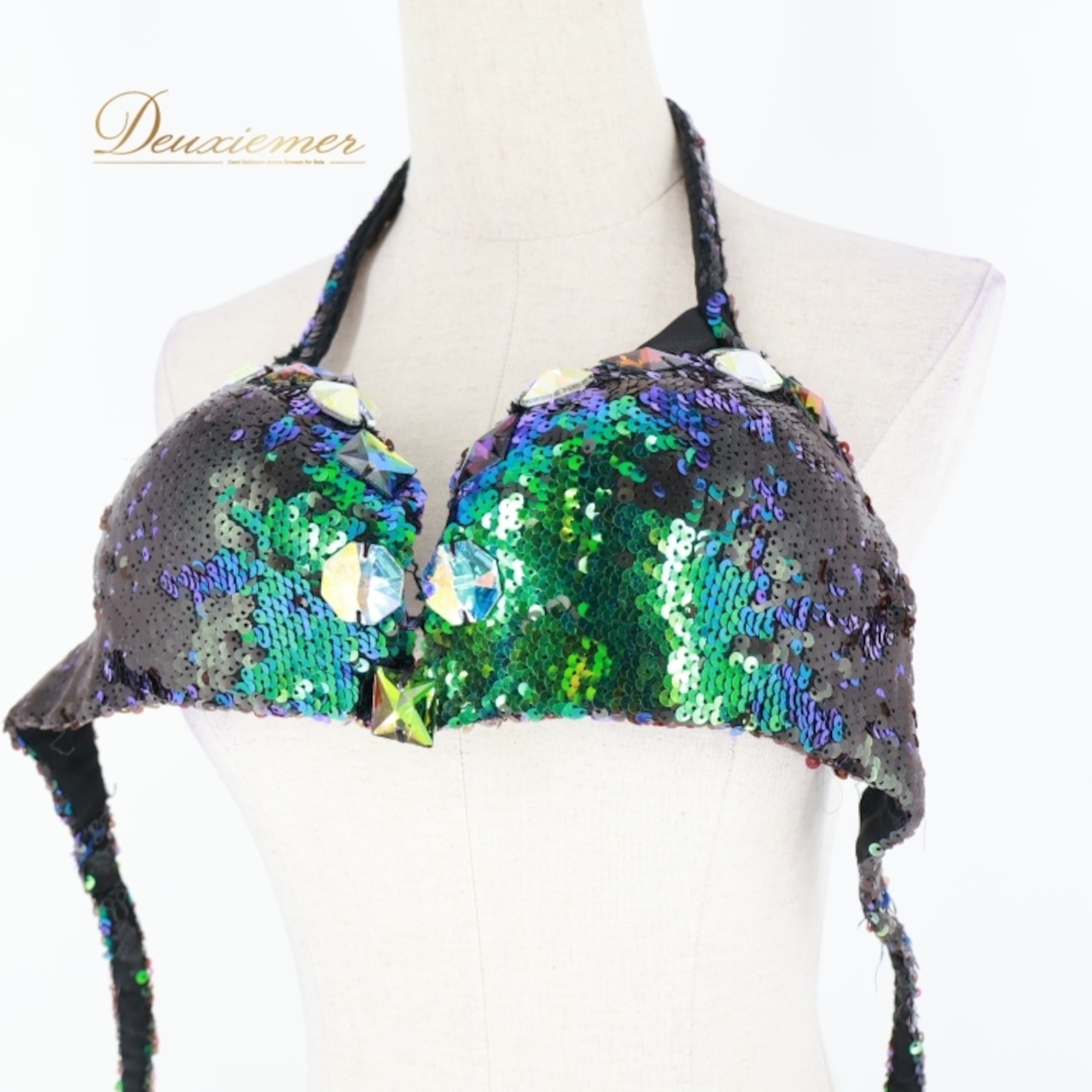 ベリーダンス オリエンタル 衣装 上下セット グリーン系 ベラ Bella スパンコール ラインストーン トップス  スカート チョーカー 腕飾り アーム飾り アーム 緑 キラキラ 煌びやか 華やか ビーズ ダンス衣装 ステージ イベント スリット