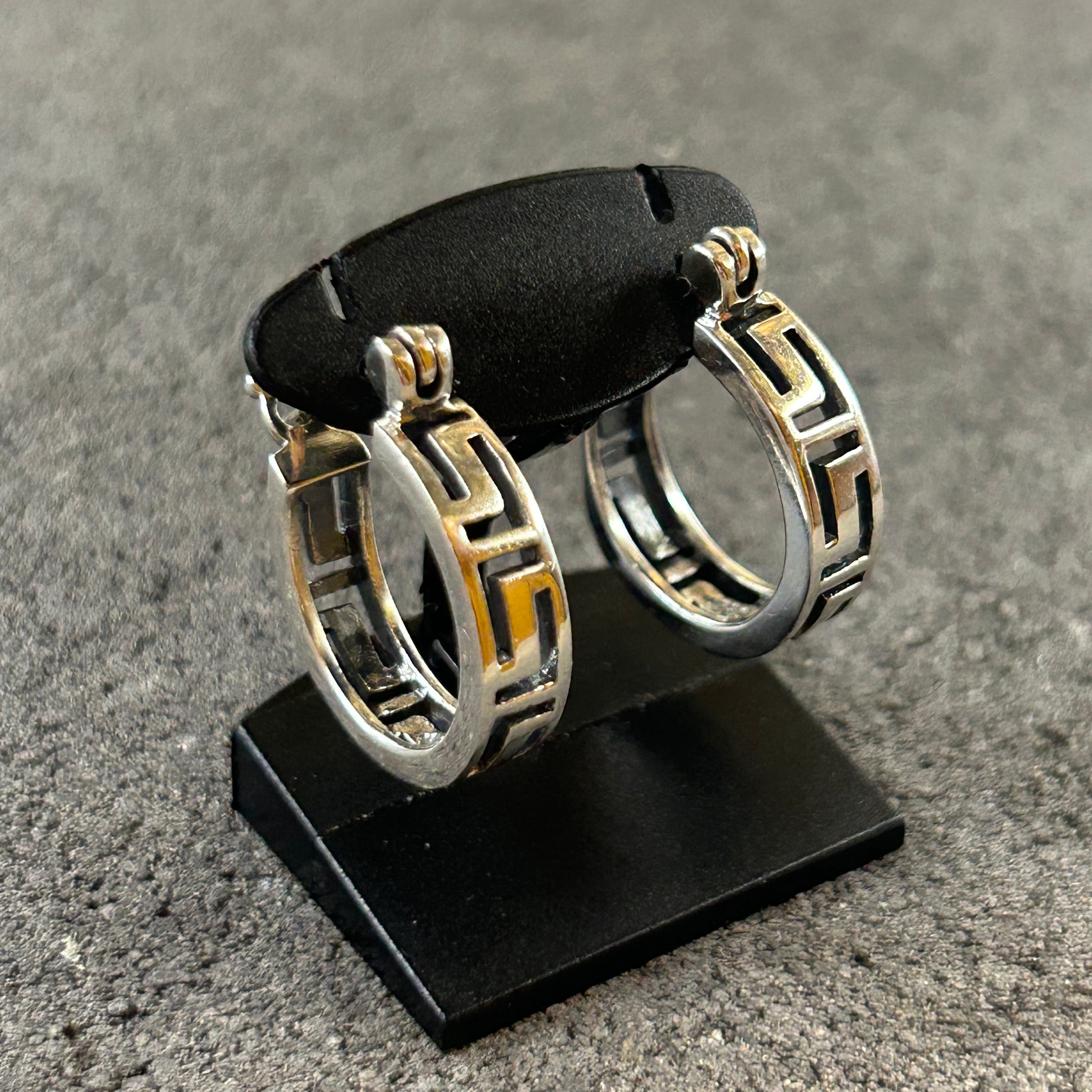 シルバー925 Silver 幾何学透かしデザインフープピアス/軽研磨仕上/両耳