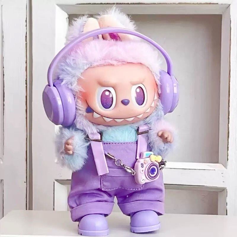 ラブブ服 labubu ヘッドフォン付きオーバーオールコーデ カメラ 靴