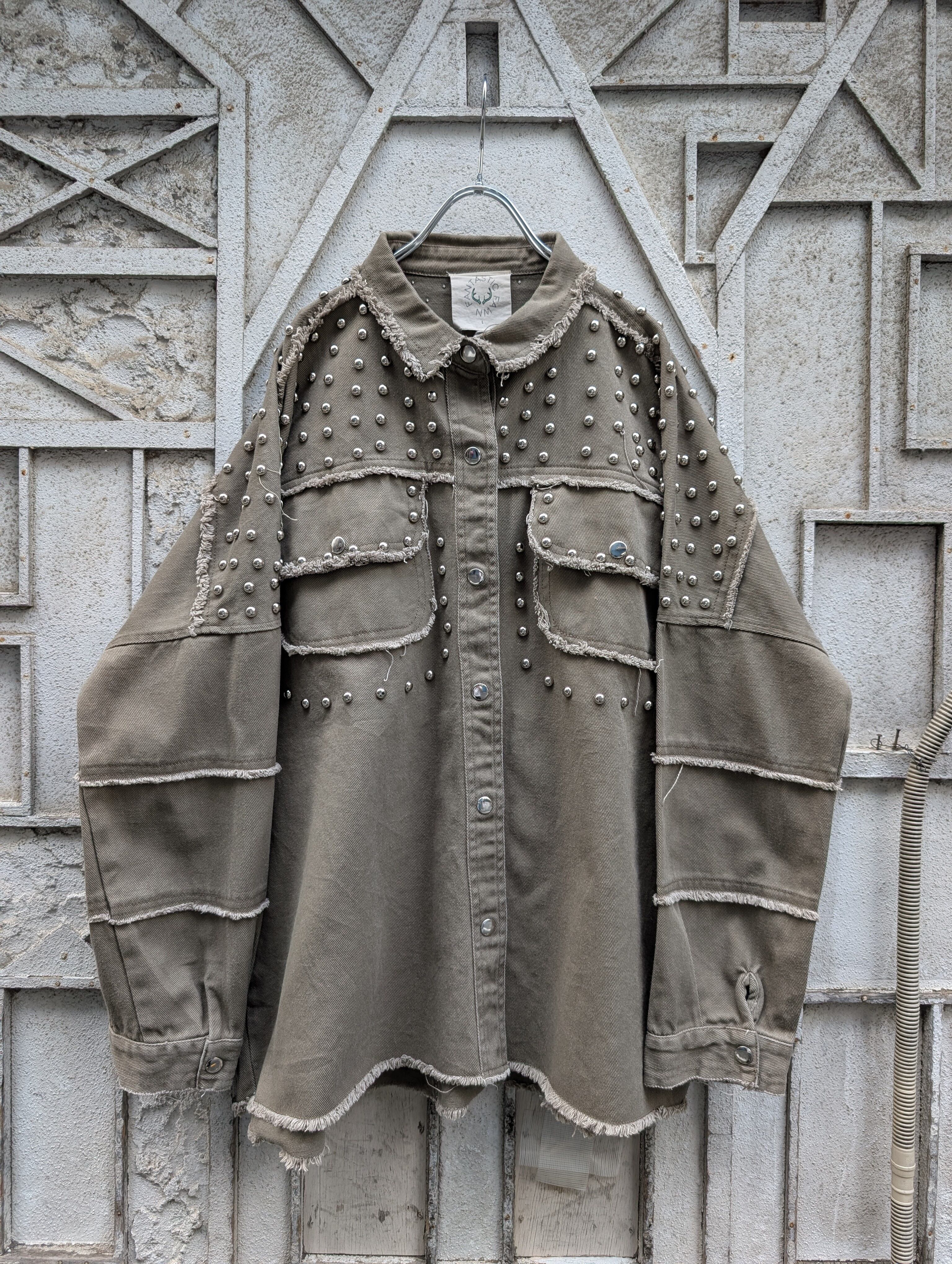 "FANTASTIC FAWN" design studs jacket
