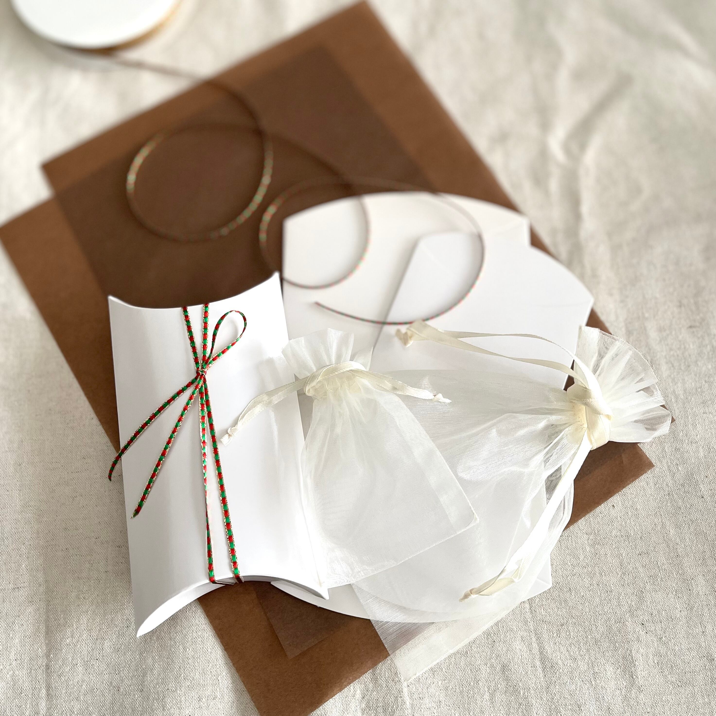 完成品】ウッドビーズで作る白木のバングルとイヤリング（ピアス）の