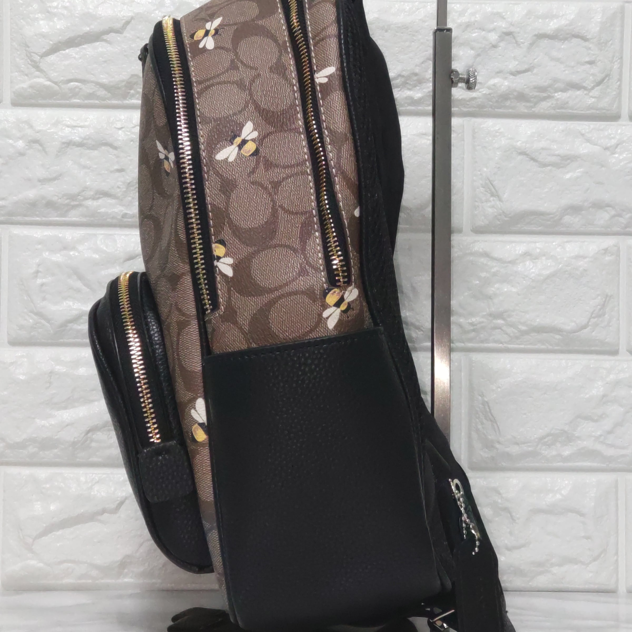 COACH コーチ リュック バッグパック ハチ 蜂 カーキマルチ 新作 