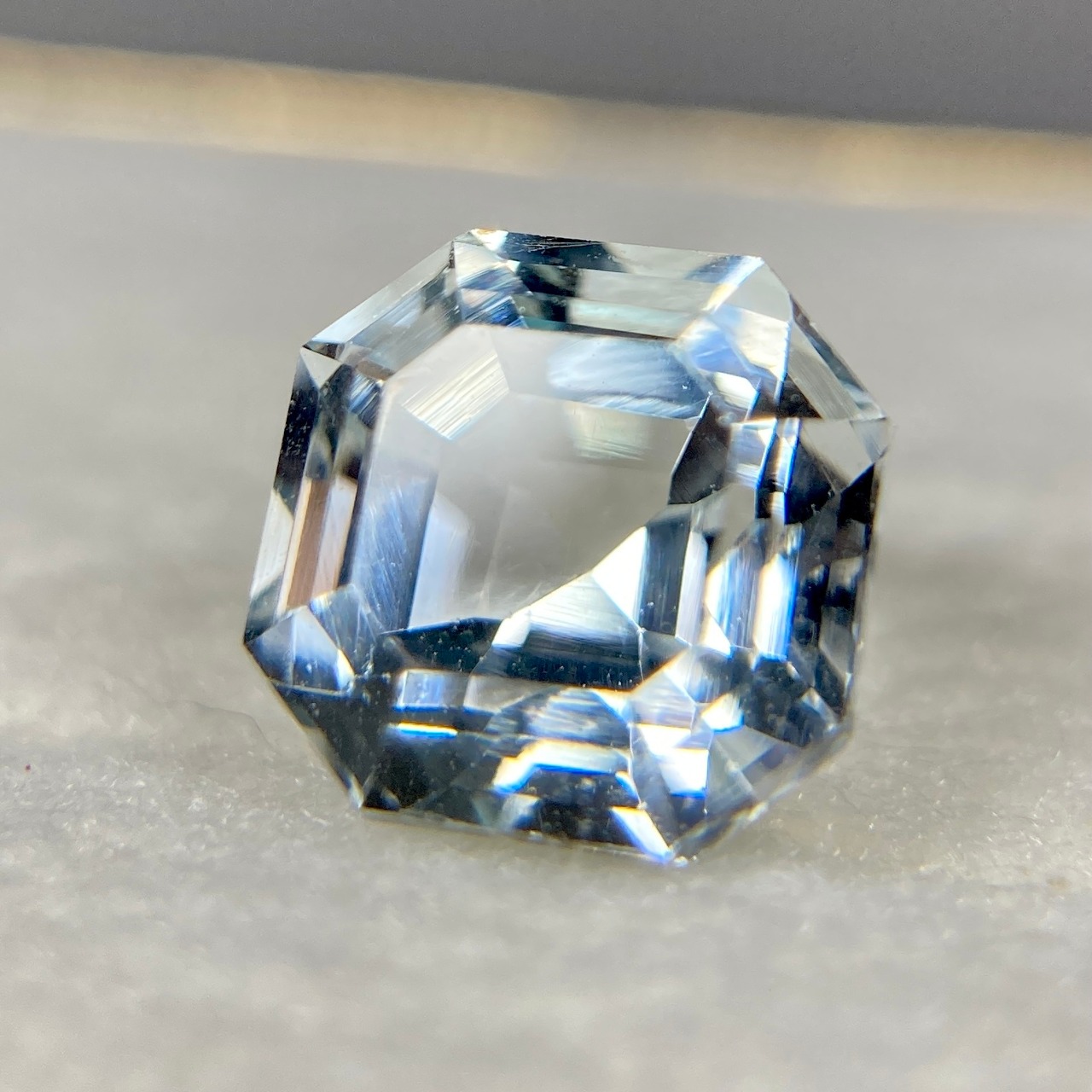 3月誕生石 アクアマリン 2.204ct 淡ブルー アッシャーカット 簡易ソーティング付き No.194