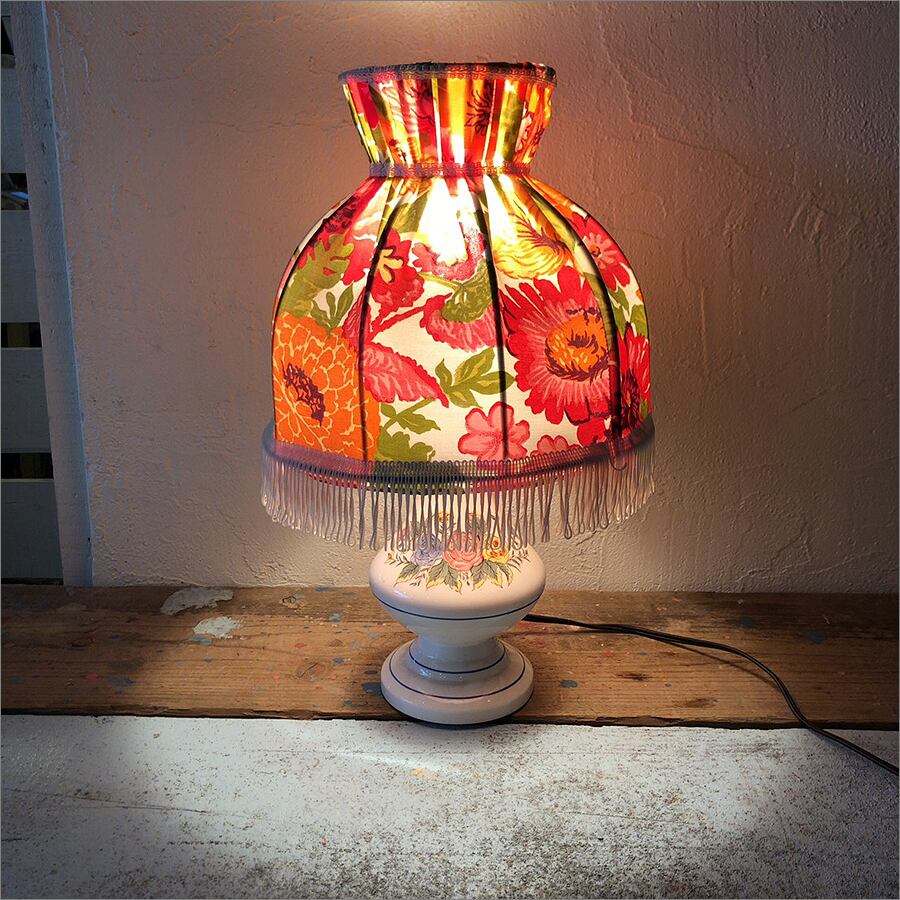 数々の賞を受賞 昭和レトロ ポップ テーブル ガラス 花柄 インテリア 雑貨 ディスプレイ センターテーブル Www Cljnews Com