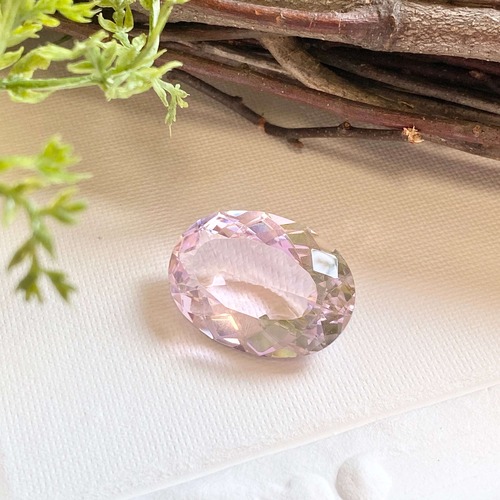 《Andara Jewelry》インドネシア産アンダラクリスタル　オーバルカット　桜色ピンク