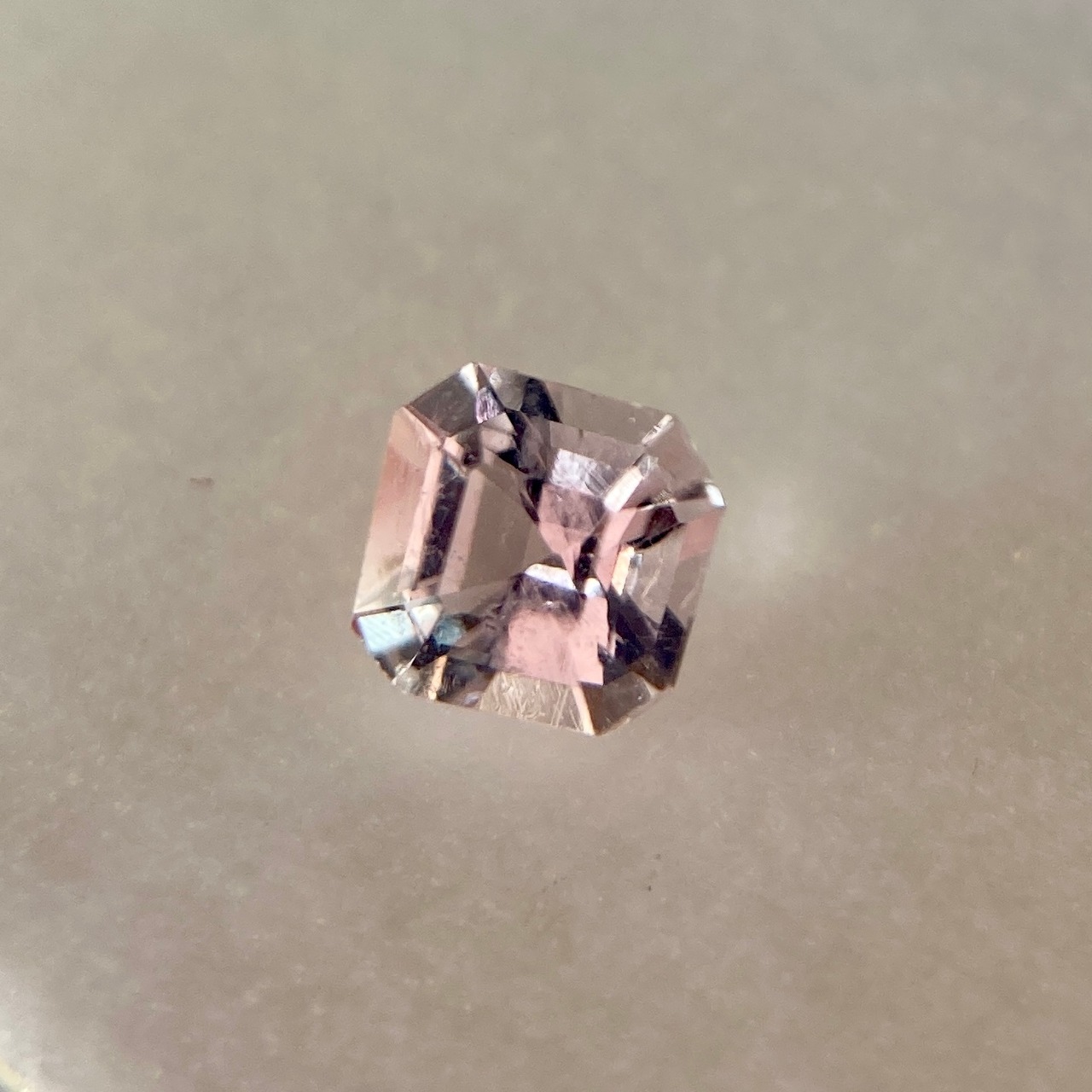 [抽選販売]トルマリンの角砂糖  約3.7mm*3.7mm H2.7mm r-0410
