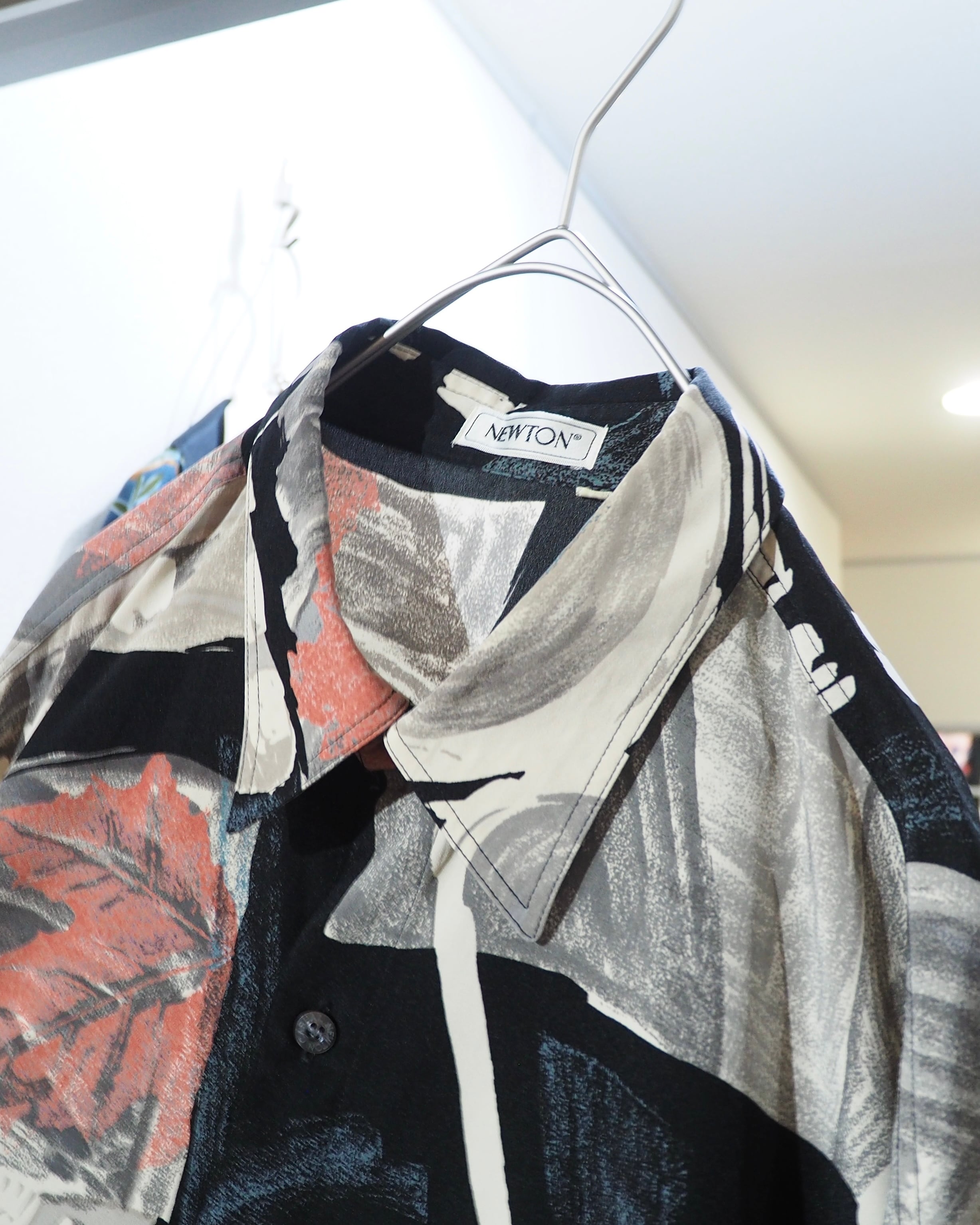 1990s Beautiful abstract Art painting vintage Drape loose shirt