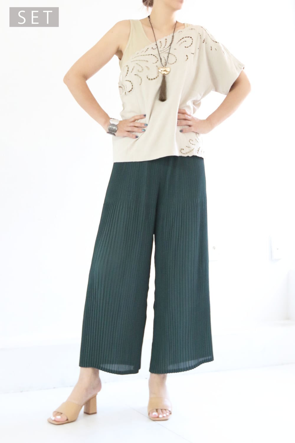 【SET】ワンショルダーカットワークトップス+プリーツパンツ(1W32016E BE/W5W4023 GR)