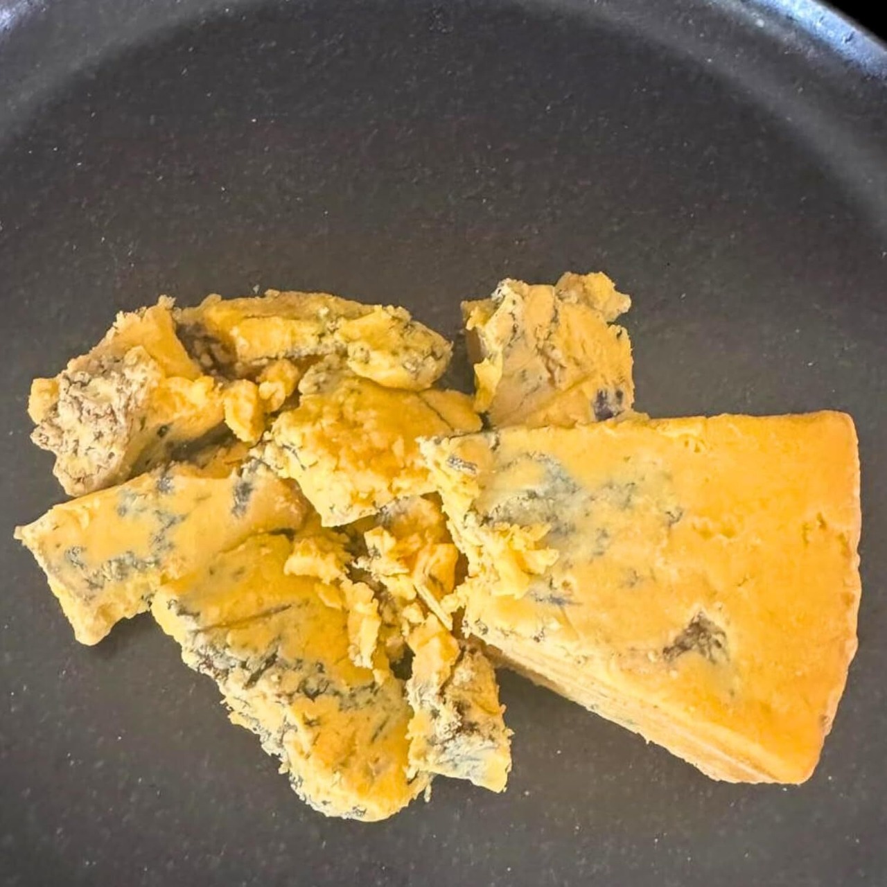 英国産 グラスフェッド シュロップシャー・ブルー 1kg｜フレッシュカット 青カビチーズ｜業務用・大容量 Shropshire Blue 1kg – British Grassfed Blue Cheese | Whole & Bulk