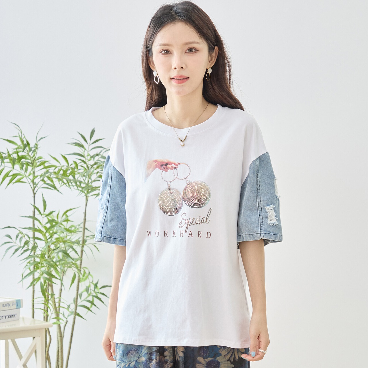 TRUBE スパンコールデコプリントデニム袖Tシャツ【M~L】ホワイト