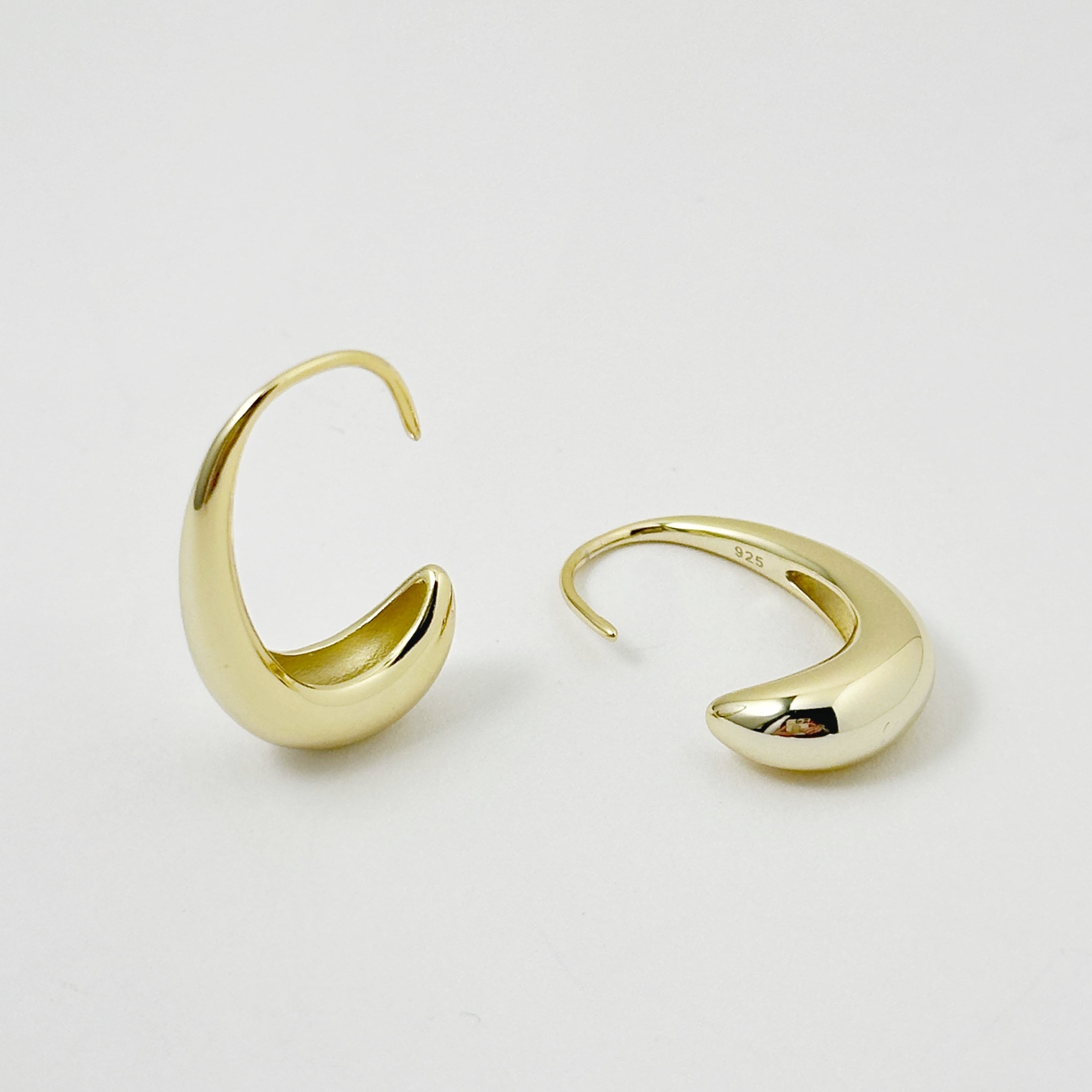 【ETRO】 カーリー ゴールドトーンピアス/送料込 Gold Coating 横顔ビューティ ゆりかご ピアス | 【公式通販