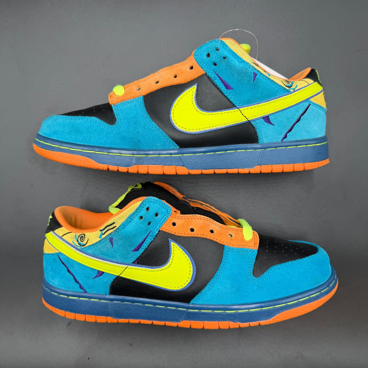 SB DUNK LOW SKATE OR DIE 304292-073