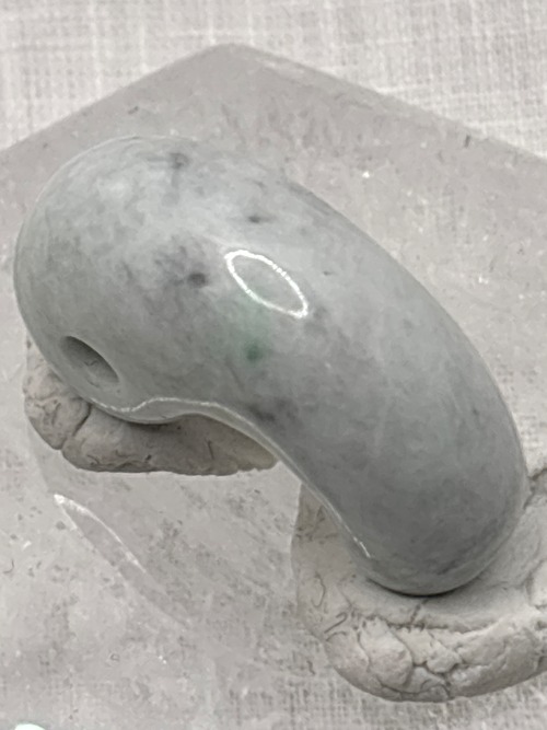 糸魚川翡翠　〜勾玉〜　白地にグレーと緑　023・画像5