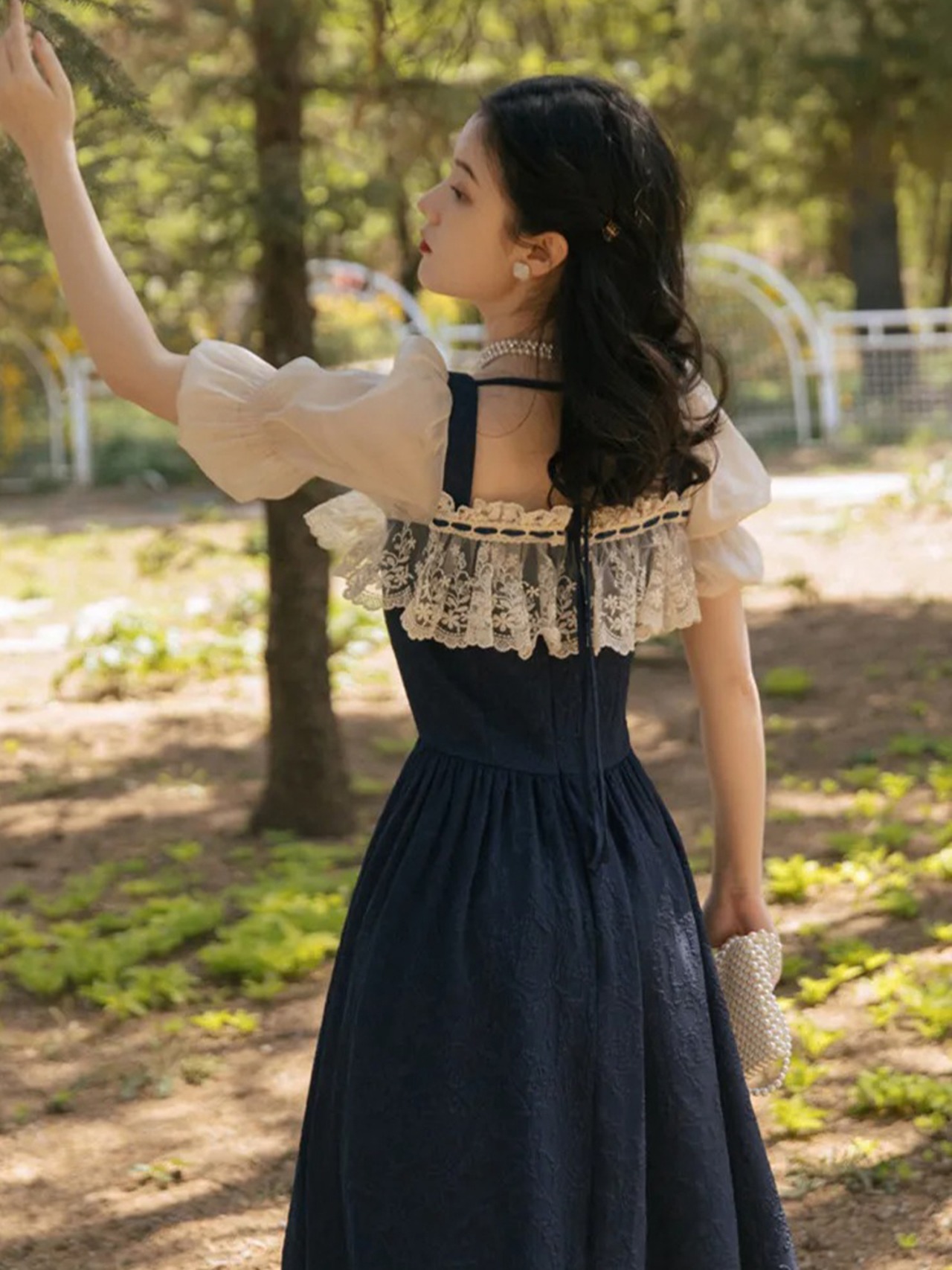 【0015】Square Collar Lace Ribbon Short Sleeve Dress