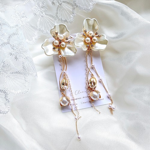 ◇R-6 お花とつぼみのロングピアス