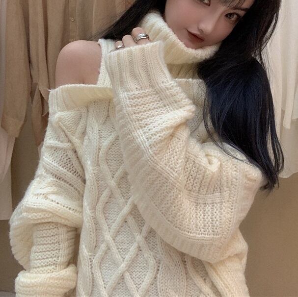 One Piece Knit Sexy ワンピース ニット セーター タートルネック オープンショルダー 肩出し 肌見せ オフホワイト 無地 長袖 ボリューム袖 萌え袖 ドロップショルダー ミニ丈 ざっくり ゆったり 大人 可愛い フェミニン セクシー きれいめ カジュアル デート お出かけ