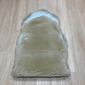 【廃番アウトレット☆1枚限り】国産短毛ムートンフリース2匹もの　Sサイズ　ライトベージュ　毛長35mm