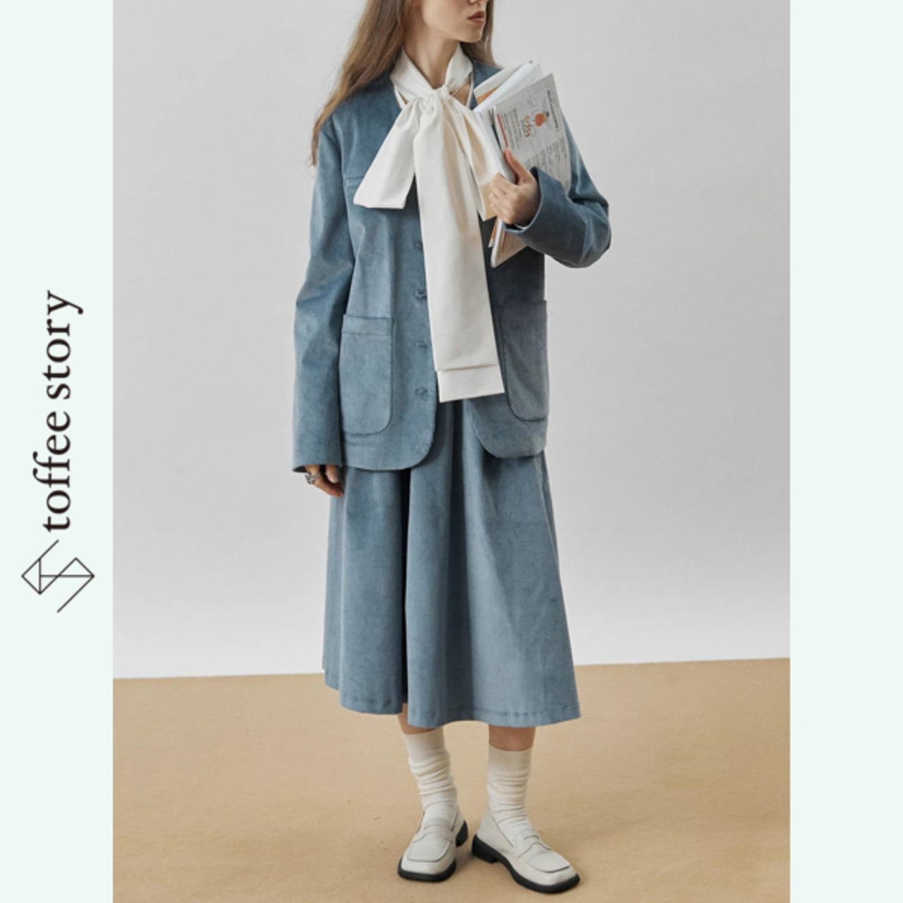 青い庭に咲く白影：花飾りコーデュロイジャケット《XU0263》