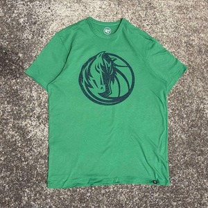 【Mサイズ】47Brand × NBA ダラス マーベリックス マスコットロゴ 古着 Tシャツ