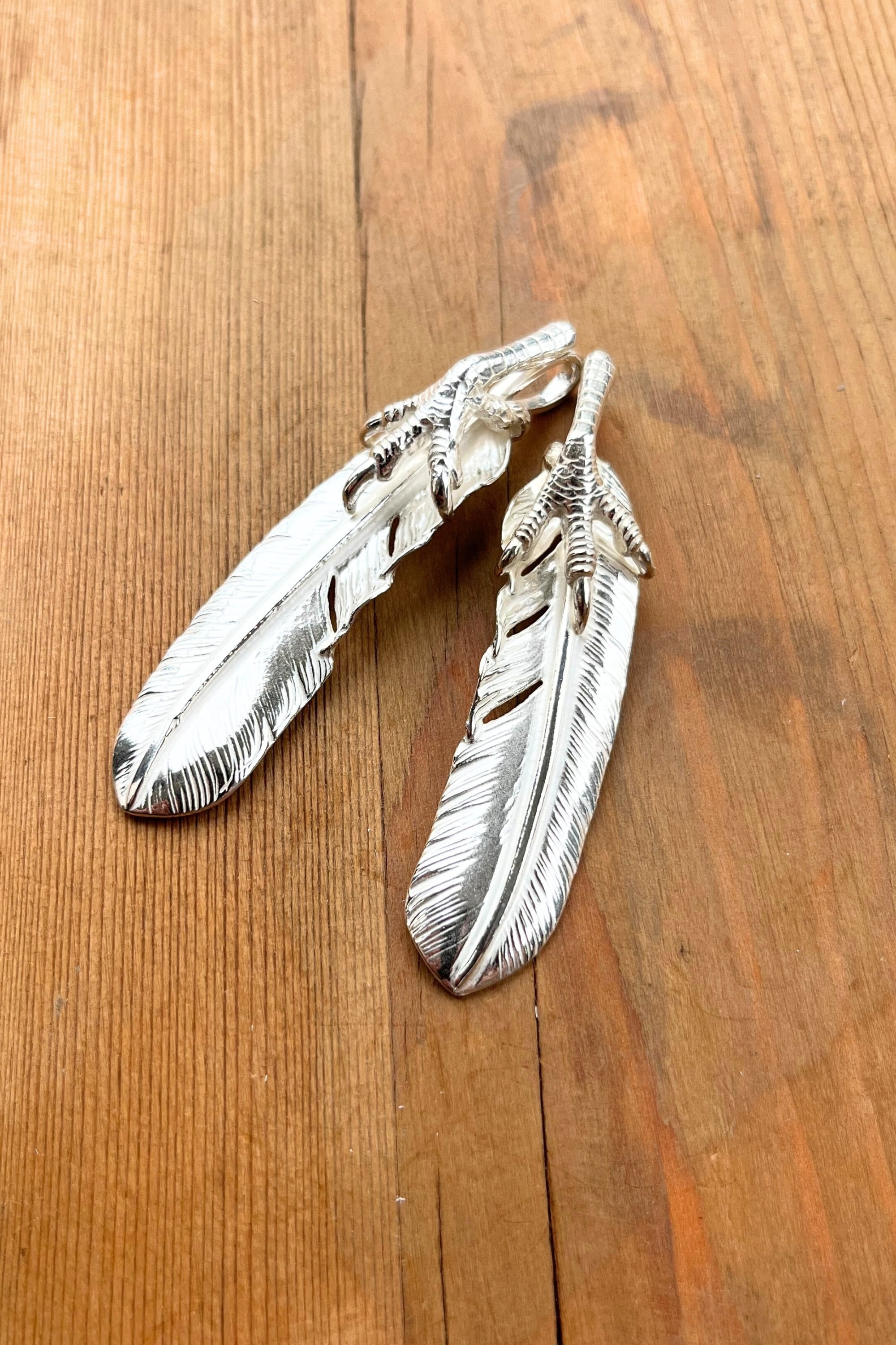 go64 銀爪付き特大フェザー ホワイトハーツ、ビーズ革紐カスタム