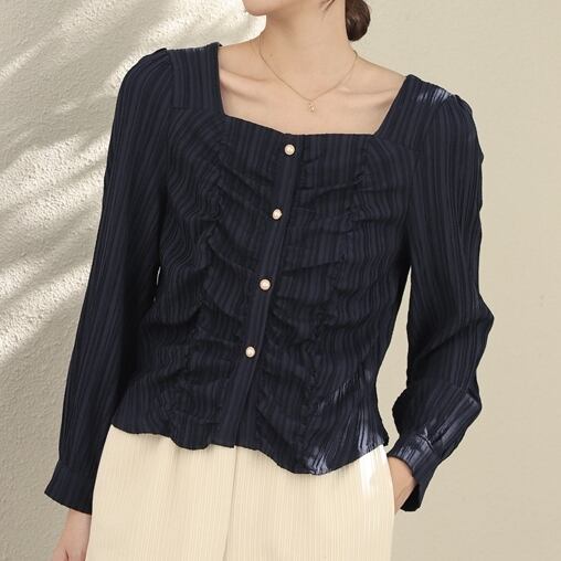トップス レディース ブラウス スクエアネック 長袖 韓国 2色 可愛い 襟無し かわいい カワイイ OL 通勤 通学 デイリー おでかけ デート 女子会 カフェ巡り ルーズ感 送料無料 抜け感 春 夏 秋 冬 10代 20代 30代 40代 定番 トレンド 流行 ストライプ シワ加工 S M L ホワイト ネイビー しわ加工 お呼ばれ 旅行 学生 シーズンレス こなれ感 大人可愛い かっこいい きれいめ 綺麗 普段使い イベント パーティー 食事会