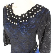 社交ダンス 衣装 スタンダード ドレス ワンピース レッスンウェア パーティドレス ブラック系 ブルー系 青 黒 ビジュー レース 長袖 社交ダンスドレス レディース ブラック ブルー 競技用 スタンダード用 ワンピースドレス ロング丈 花柄レース 総レース 刺繍風レース ビジュー装飾 ビーズ シースルー風 ウエスト切替 フレアスカート レース袖 長袖ワンピース パーティー衣装 舞台衣装 演奏会衣装 発表会 上品 シック 縦ライン エレガント フォーマル ネイビーブルー系 青紺系 黑系 ブラックレース