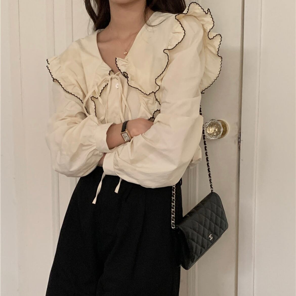 フリルビッグカラーブラウス