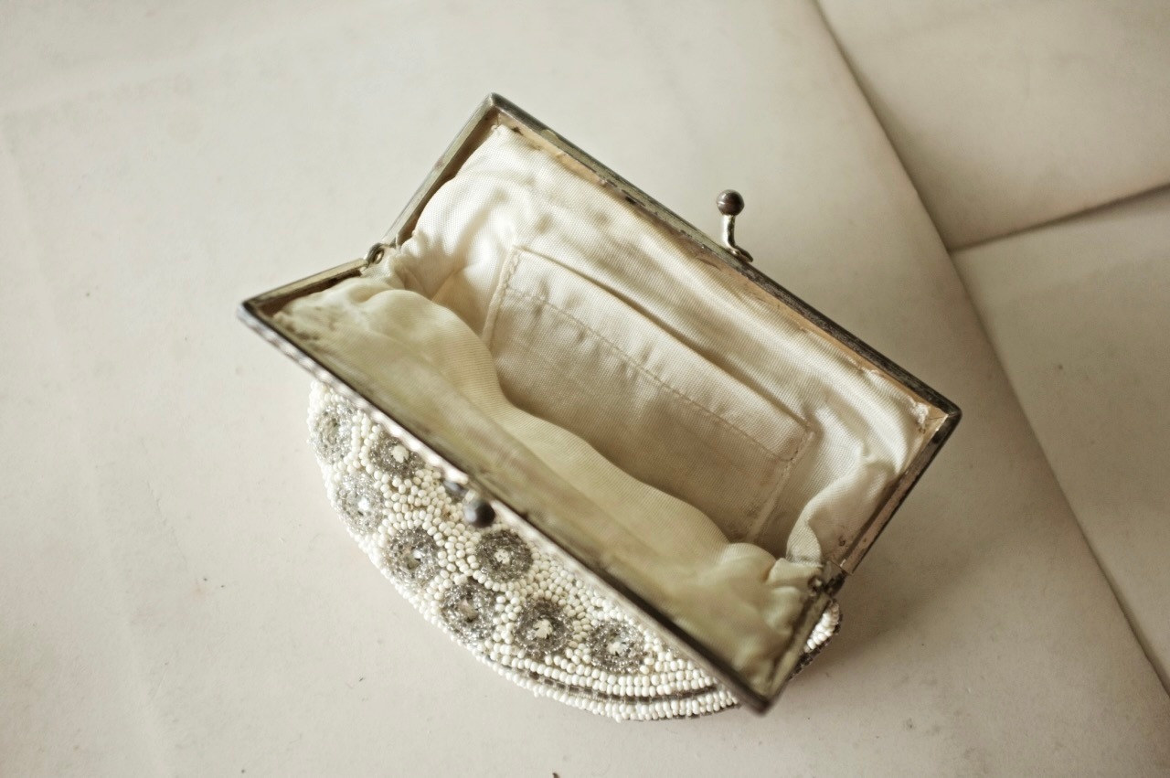 フランス 銀の渦と半透明の球とマイクロビーズのパース ポーチ アンティーク