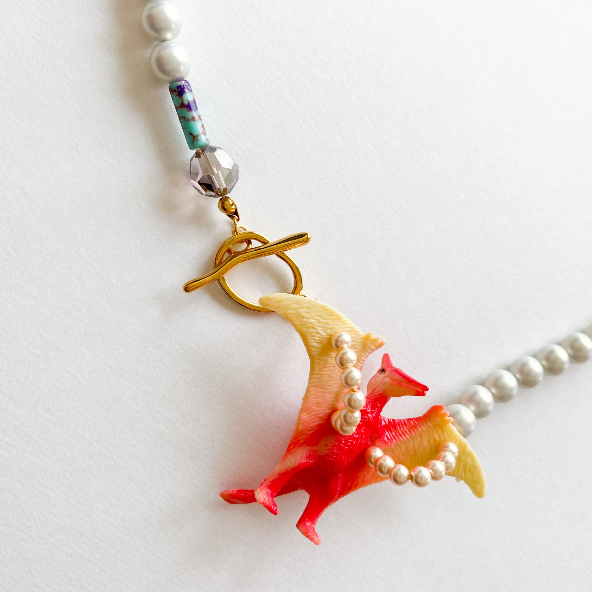 恐竜のくねくねネックレス