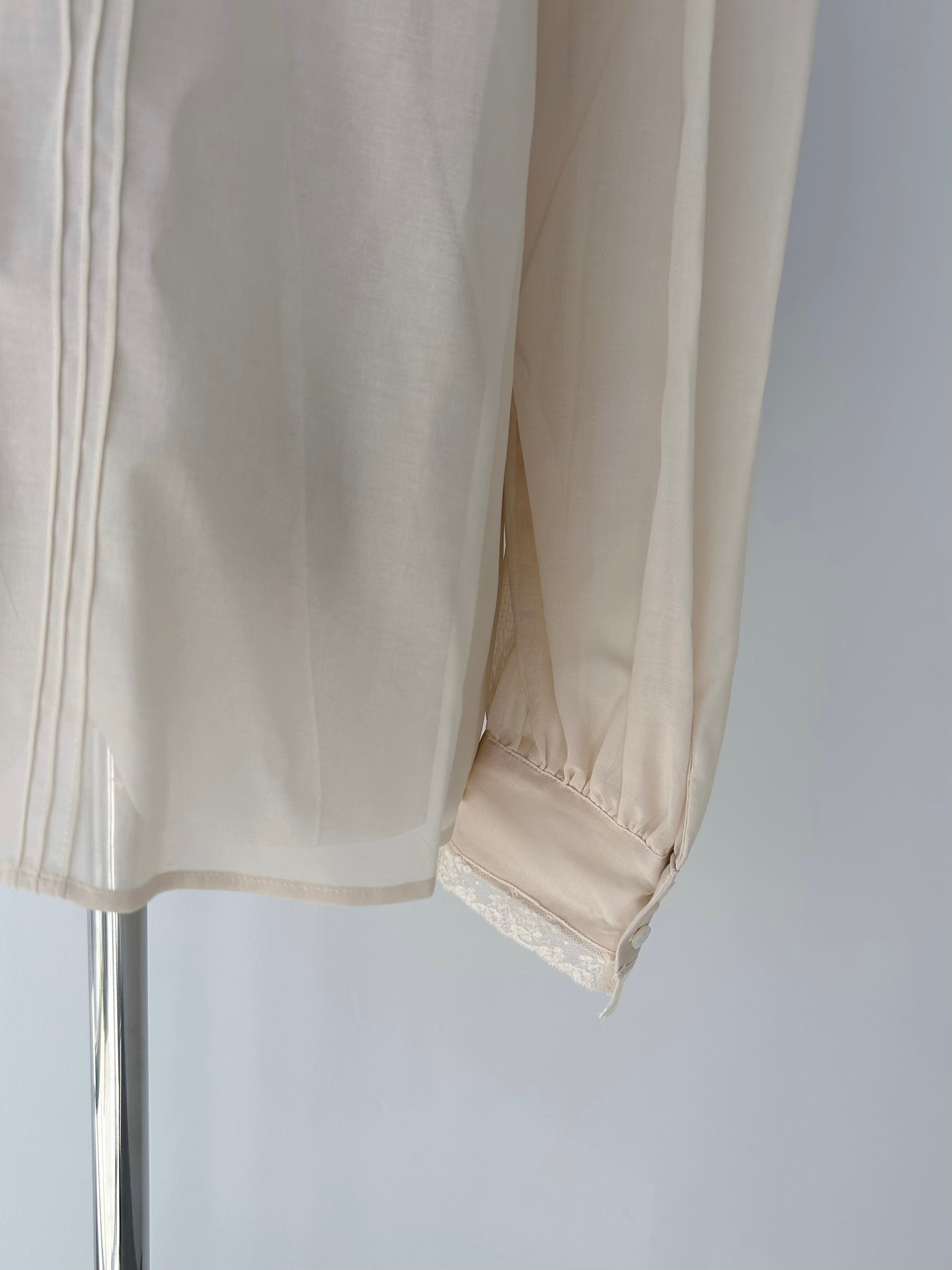 Bilitis dix-sept ans Flower Inserted Blouse | KOKO