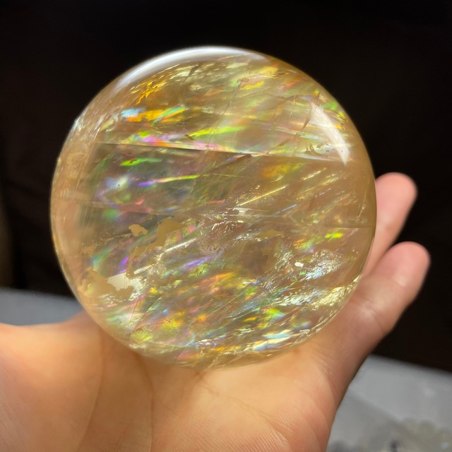 まるでレインボーが閉じ込められたかの様なスーパーレインボー大玉カルサイトスフィア