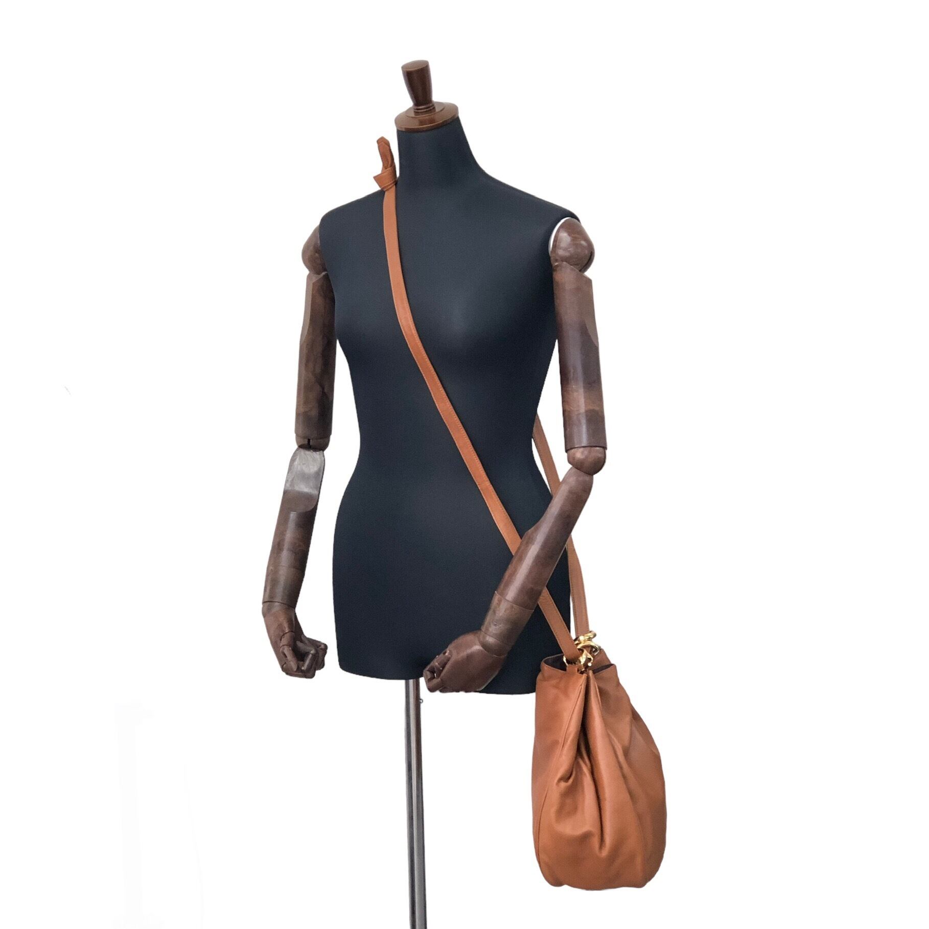 LOEWE ロエベ アナグラム レザー 巾着 ショルダーバッグ LOEWE ロエベ アナグラム レザー 巾着 ショルダーバッグ