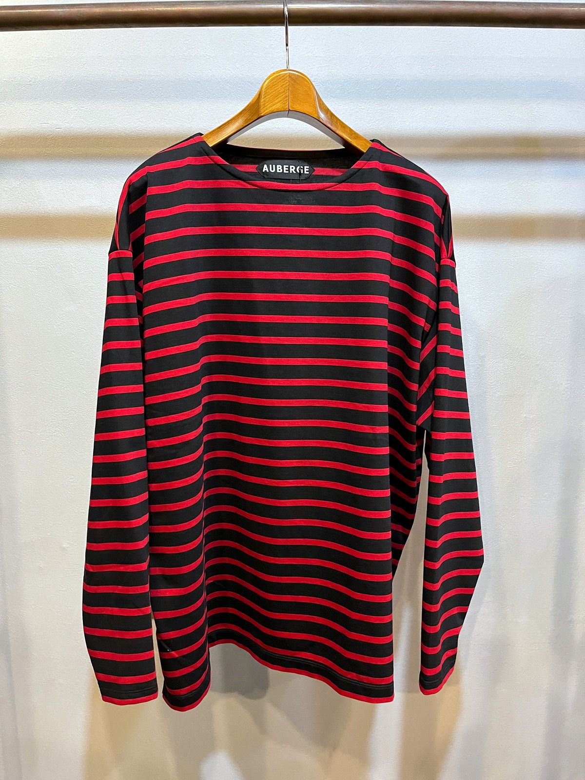 AUBERGE / COCO / Black × Red | mutts