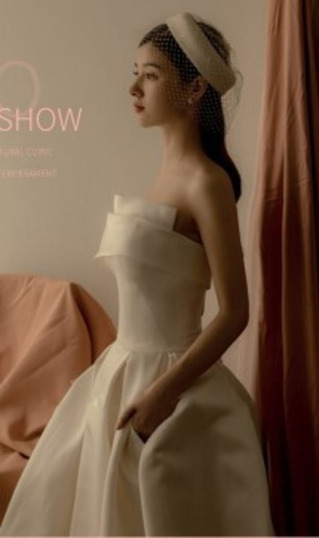 美品！ ウエディングドレス ミニトレーン/短トレーン ベアトップ  