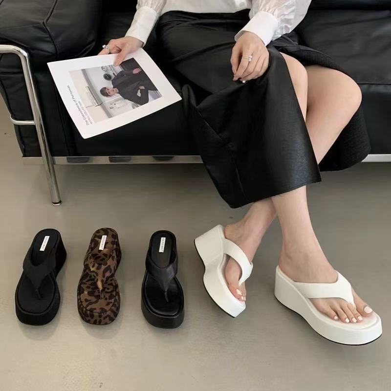 厚底トングサンダル