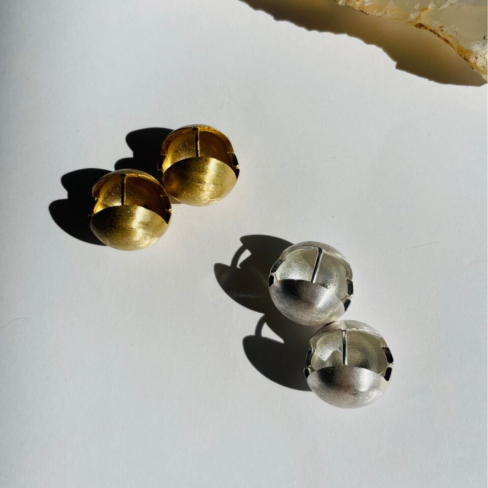 メタルマット ボールピアス