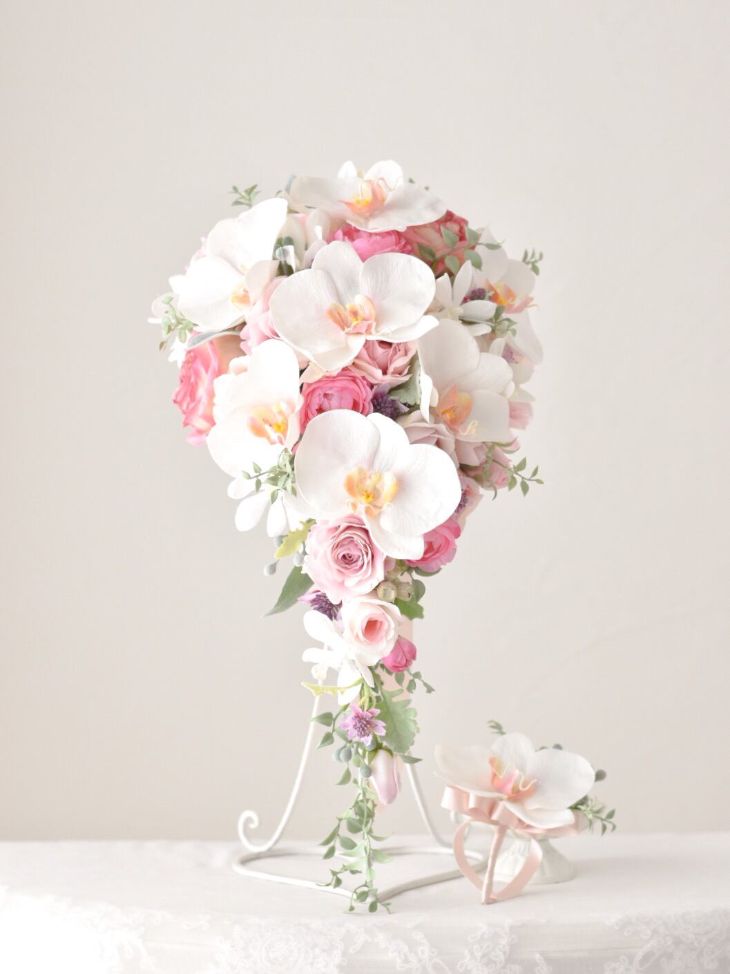 人気ブランド 結婚式ブーケ ウェディングブーケ キャスケード造花ブーケ 胡蝶蘭キャスケード 海外挙式用 Smartpipe Com Br