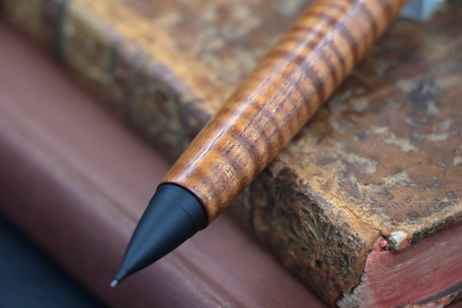 神が宿る木 ハワイアンコア カーリー 縮杢 特上・Pencil 0.5mm」木軸