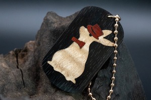 【音楽業界屈指の銘木】ハカランダ ドッグタグ 象嵌 三月ウサギ