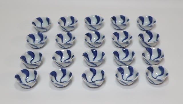 永楽善五郎造 染付捻酒盃 20客 | 賢祥堂 うつわ店