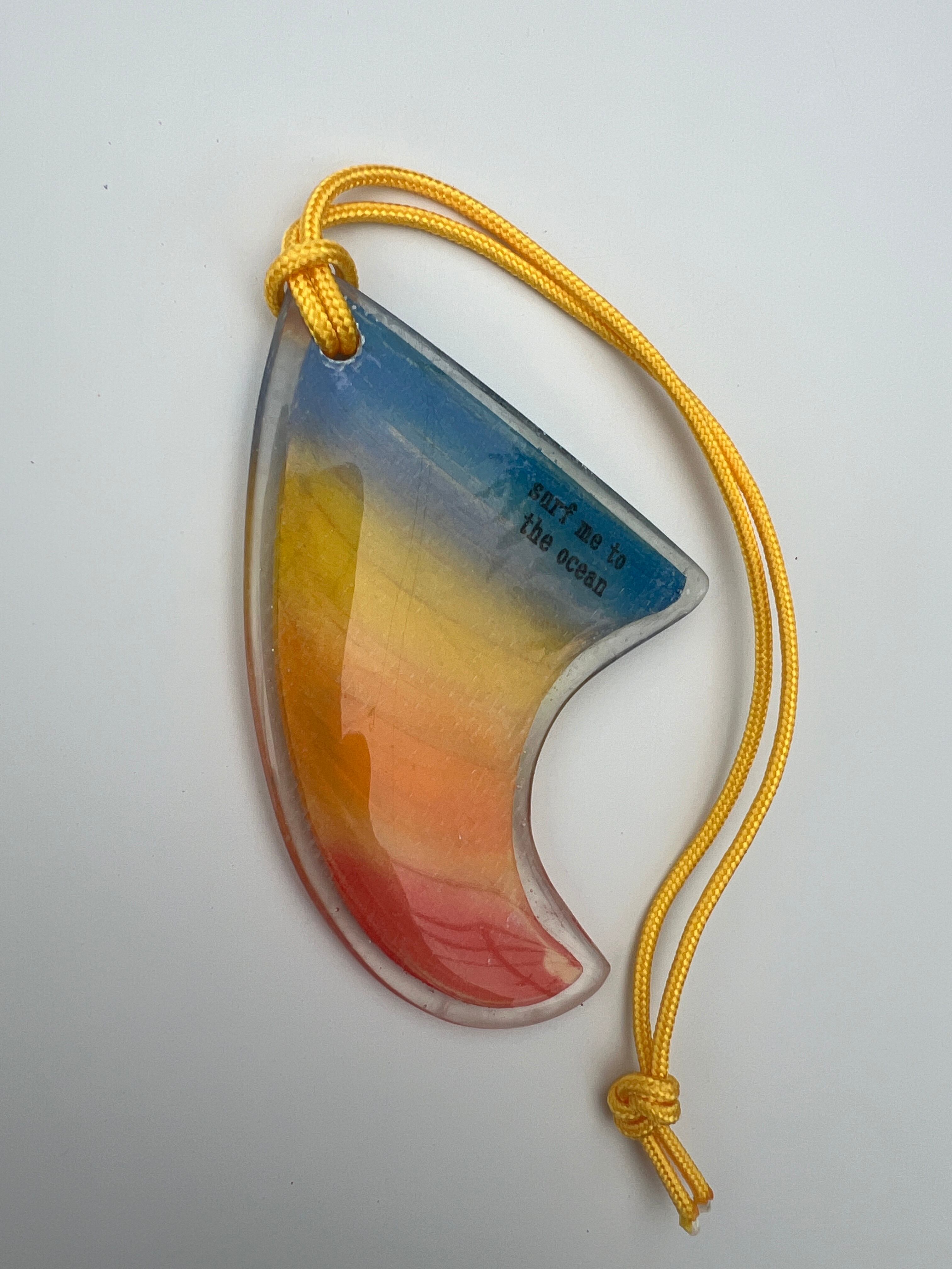 フィンチャームアクセサリー ▶︎ レインボー