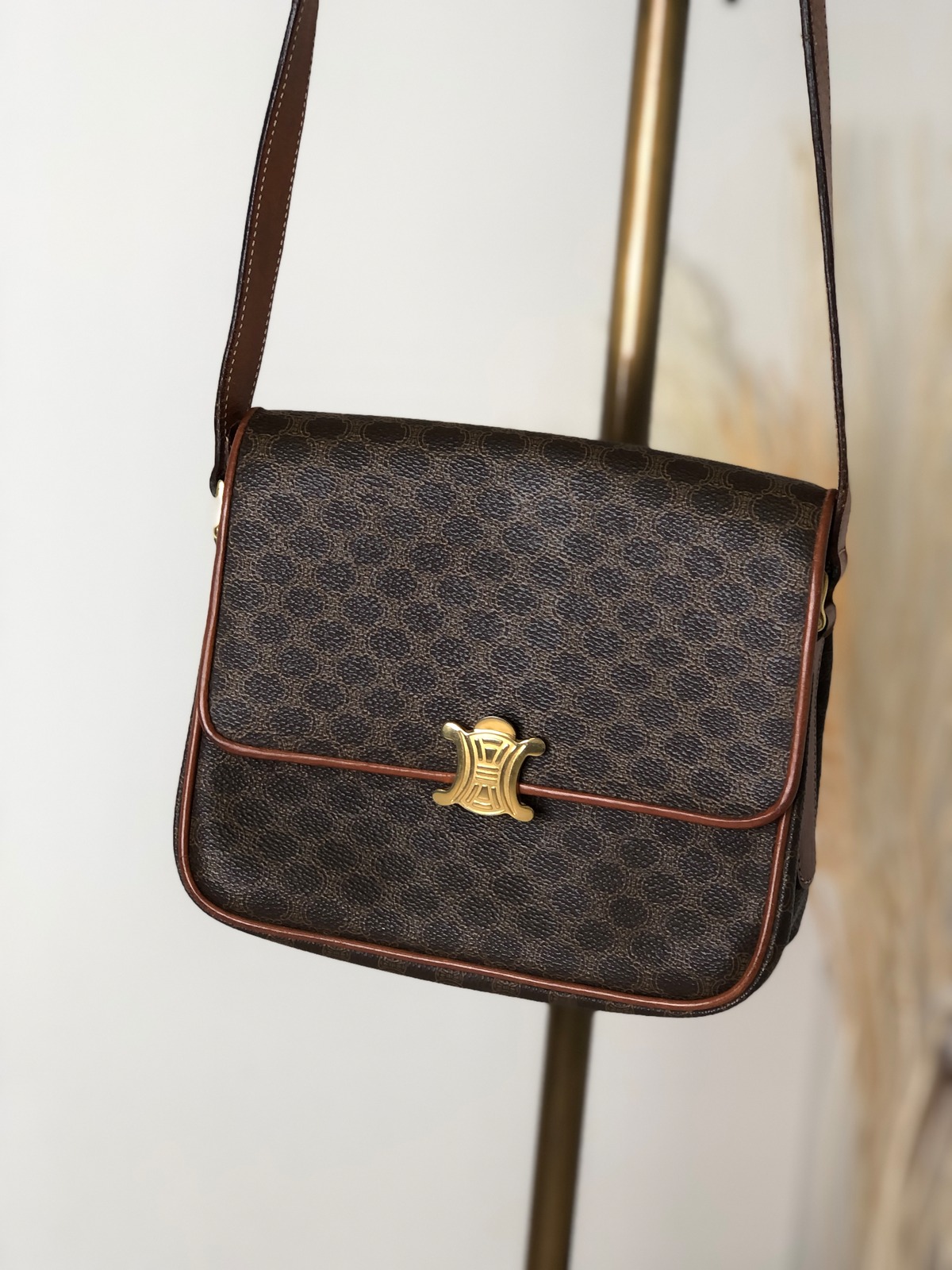 CELINE マカダム トリオンフ ブラウンレザー ショルダーバッグ CELINE 