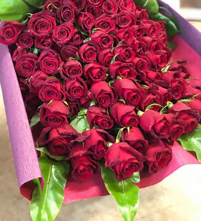 赤バラ100本の花束　