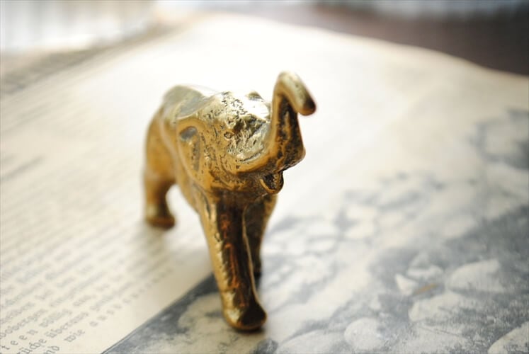 フランスのブロカントから 真鍮の象 オブジェ ブラス ゾウ オブジェ
