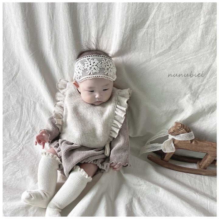 nunubiel【即納・送料無料】フリルロンパース&ボンネット scalet