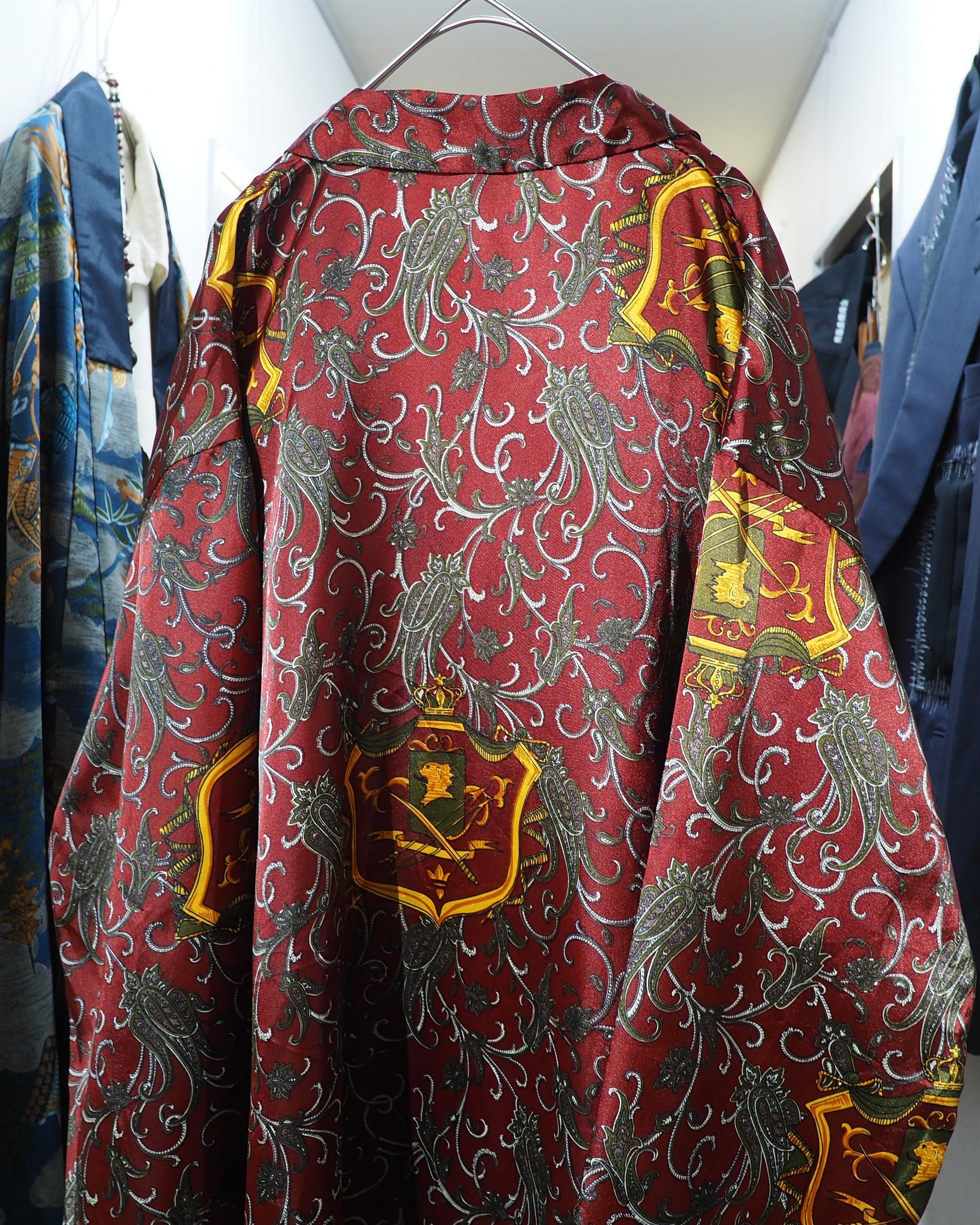 Beautiful Luxury Arabesque pattern vintage Drape loose Open collar Shirt